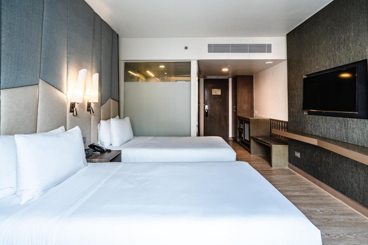Express Sukhumvit 11 By Ihg Отель