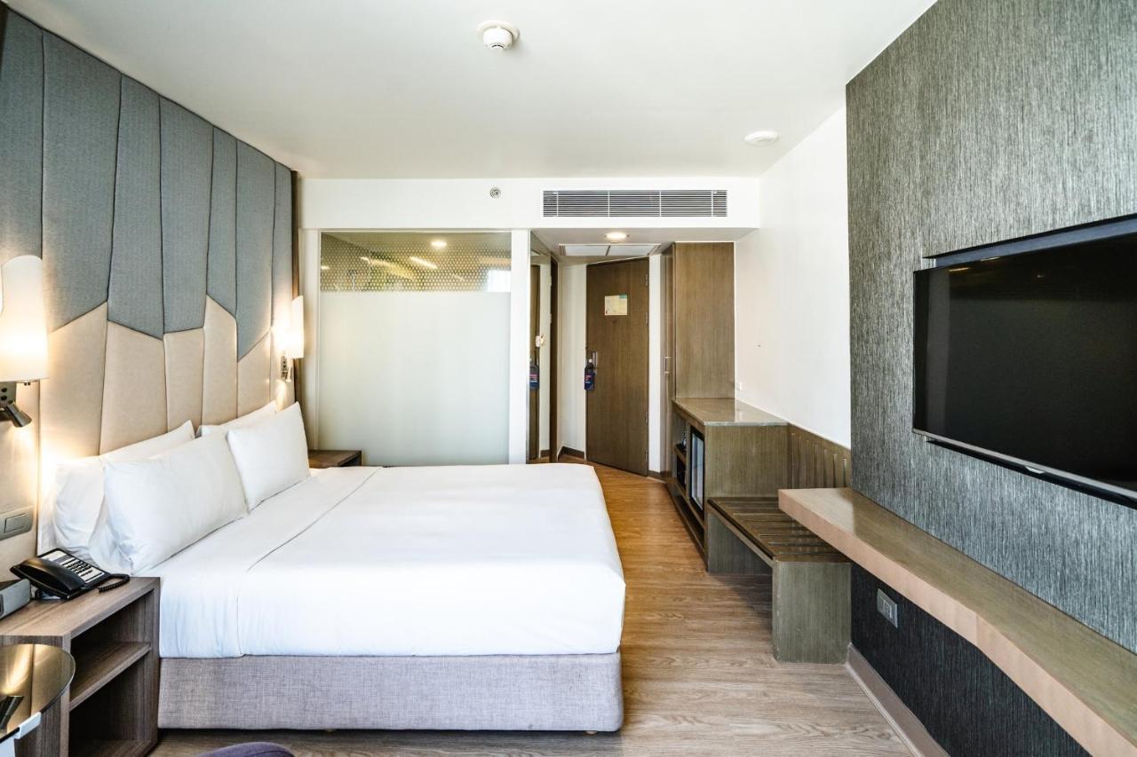 Express Sukhumvit 11 By Ihg Отель