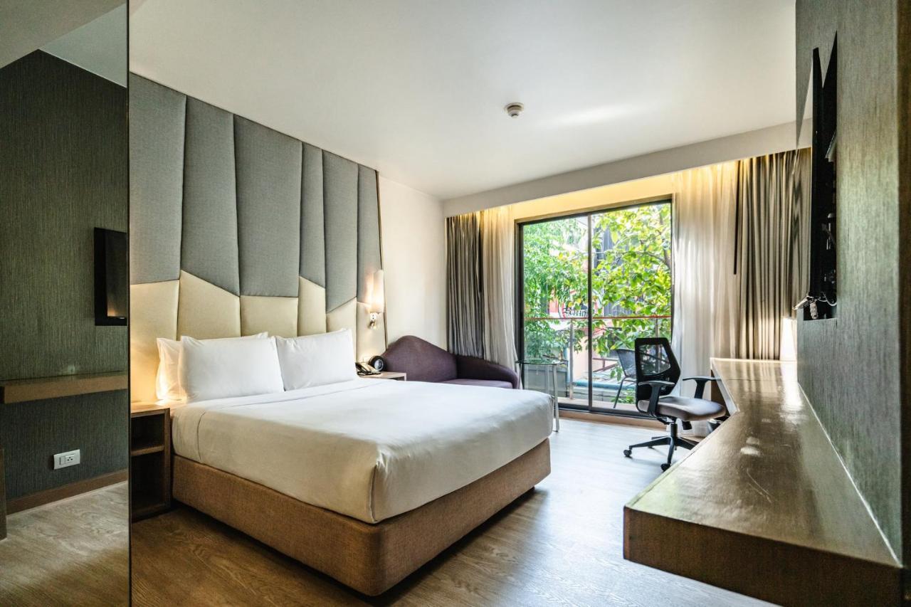 Express Sukhumvit 11 By Ihg Отель